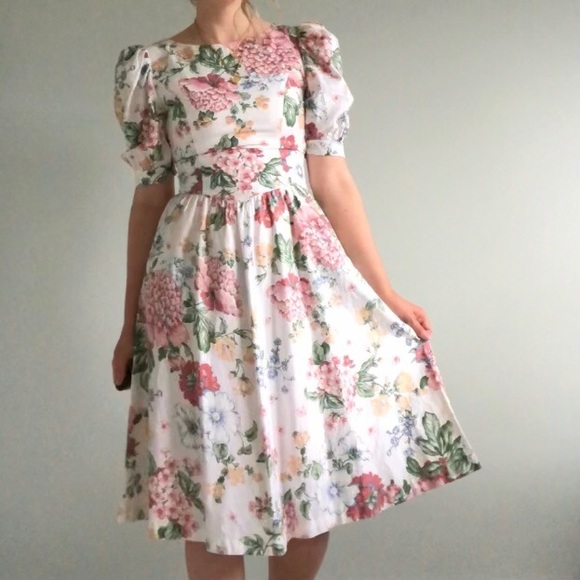 Vintage Cottagecore Floral Open Back Midi Dress 🌿 - Picture 3 of 17
